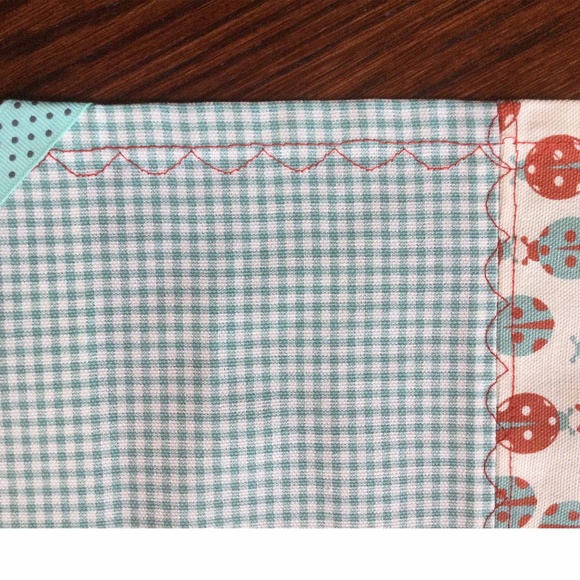 Handmade Ladybug Table Runner, 6 Reversible Placemats 6 Napkins - Picture 5 of 9